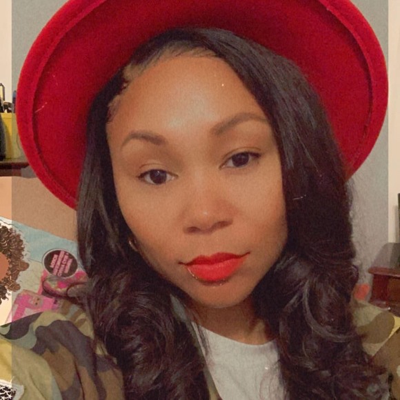 Poshmark profile picture for @nique